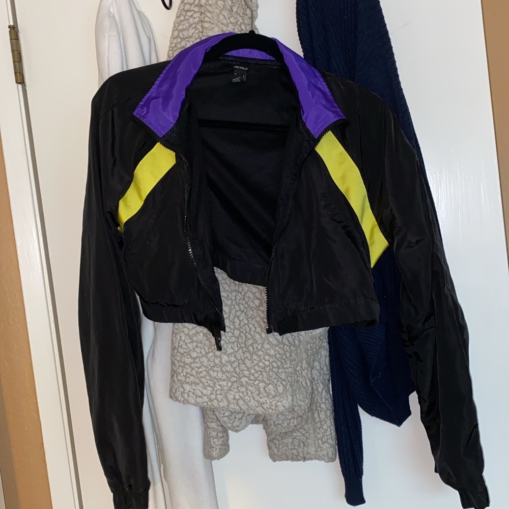 F21 CROPPED WINDBREAKER